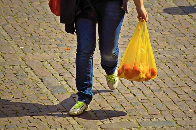 Sprzedajesz torby plastikowe w swoim sklepie? Zobacz co cię czeka od września